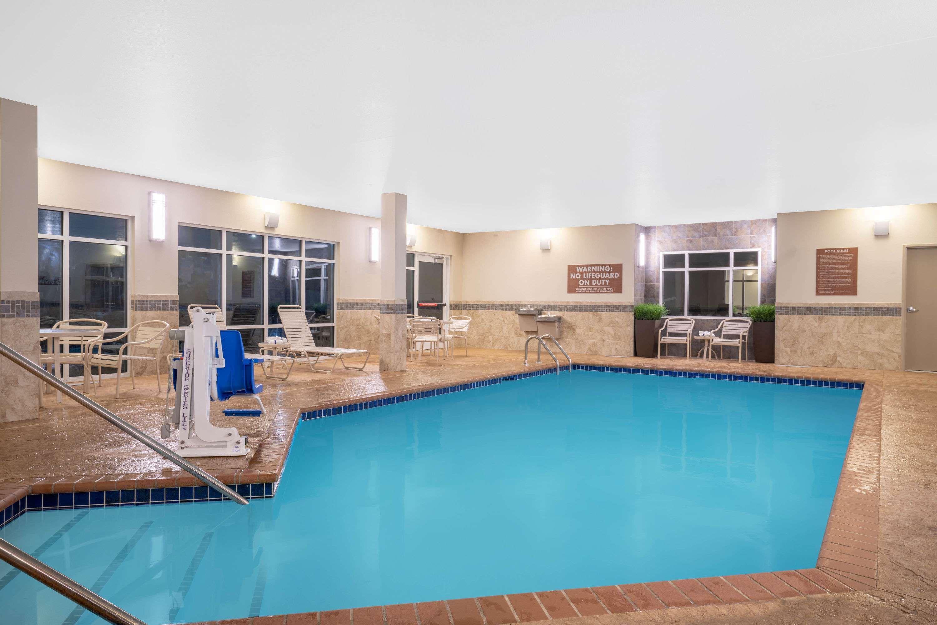 Americinn By Wyndham Windom Esterno foto