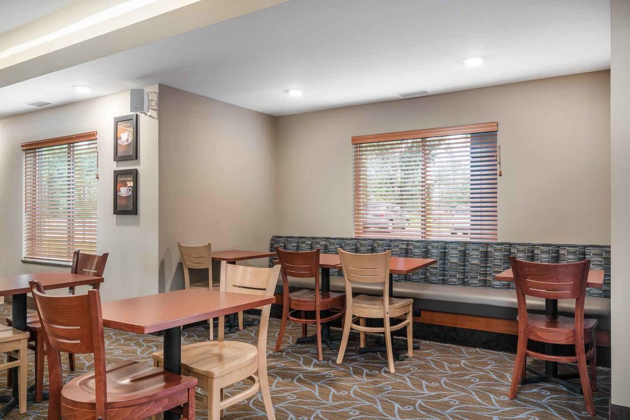 Americinn By Wyndham Windom Esterno foto